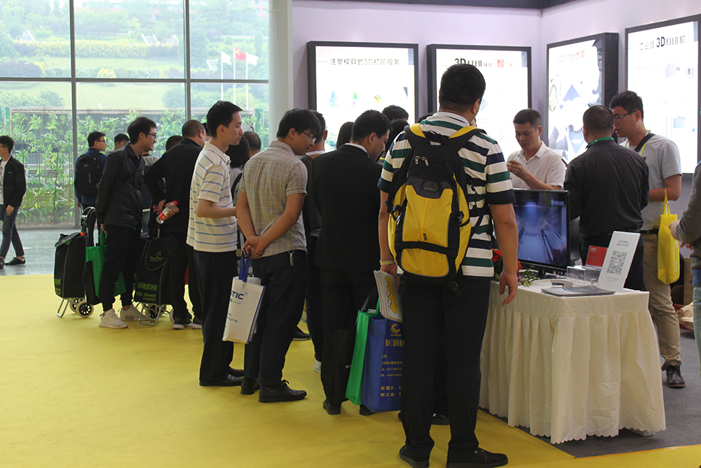 科技创未来，华港引关注——重庆科技公司闪耀2018重庆立嘉工业展